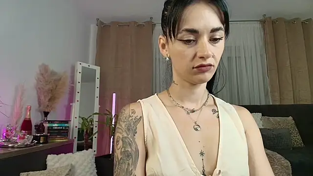 JacquelineHex online show from July 12, 2026, 2:13 am