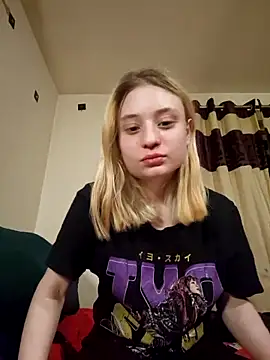 cinnamon-xx online show from April 24, 2026, 10:45 pm