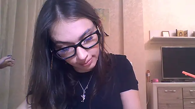 CeyaLier online show from November 4, 2025, 5:01 pm