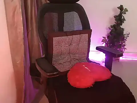 Snapshot of Royal_zara chatting on October 18, 2025, 7:58 pm Royal zara online show from October 18, 2025, 7:58 pm