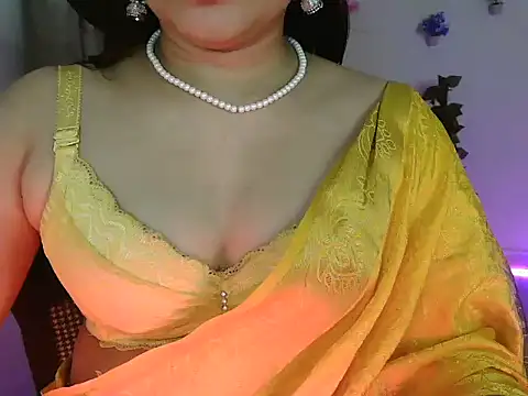 Snapshot of Royal_zara chatting on November 11, 2025, 5:02 pm Royal zara online show from November 11, 2025, 5:02 pm