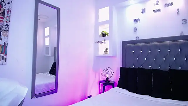 Emo Boy  online show from January 18, 2026, 8:23 pm