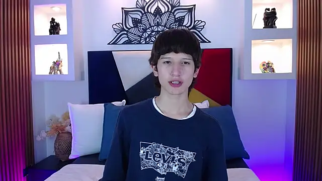 Emo Boy  online show from March 2, 2026, 8:37 pm