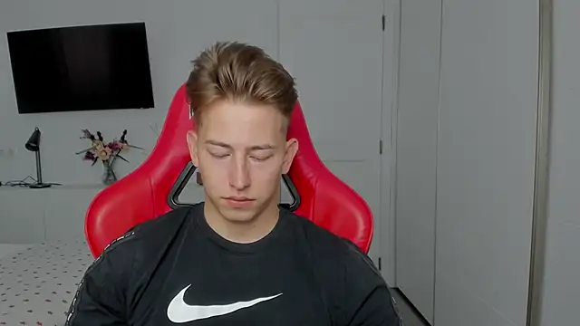 Snapshot of find0m_master chatting on October 12, 2025, 2:16 pm find0m master online show from October 12, 2025, 2:16 pm