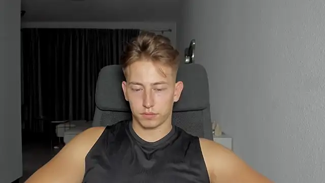 Snapshot of find0m_master chatting on October 15, 2025, 8:20 pm find0m master online show from October 15, 2025, 8:20 pm