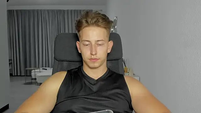 Snapshot of find0m_master chatting on October 16, 2025, 7:48 pm find0m master online show from October 16, 2025, 7:48 pm