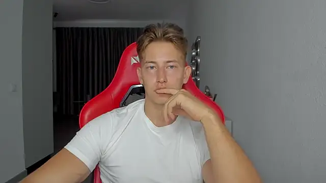 Snapshot of find0m_master chatting on October 24, 2025, 9:28 am find0m master online show from October 24, 2025, 9:28 am