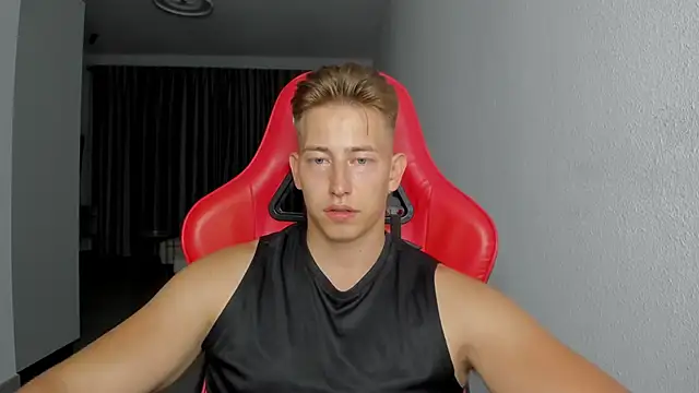 Snapshot of find0m_master chatting on October 30, 2025, 9:15 pm find0m master online show from October 30, 2025, 9:15 pm