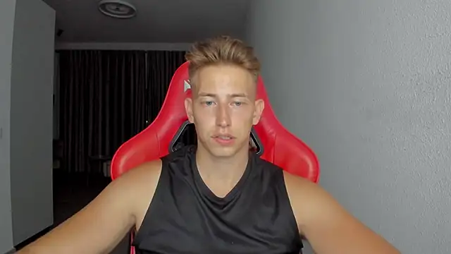 Snapshot of find0m_master chatting on November 2, 2025, 6:43 pm find0m master online show from November 2, 2025, 6:43 pm