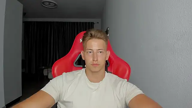 Snapshot of find0m_master chatting on November 4, 2025, 7:35 pm find0m master online show from November 4, 2025, 7:35 pm