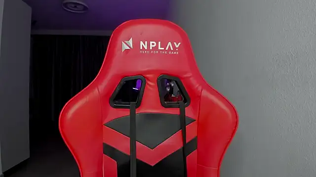 Snapshot of find0m_master chatting on November 6, 2025, 10:21 pm find0m master online show from November 6, 2025, 10:21 pm