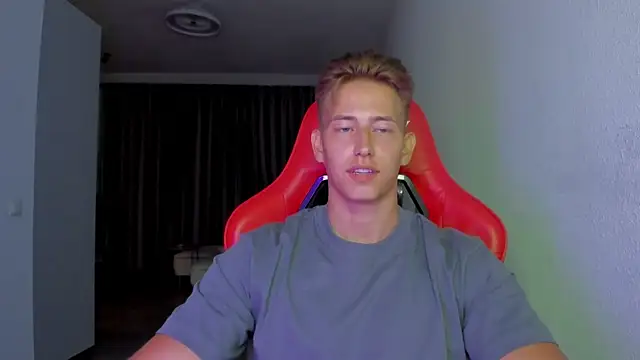 Snapshot of find0m_master chatting on November 12, 2025, 12:44 am find0m master online show from November 12, 2025, 12:44 am