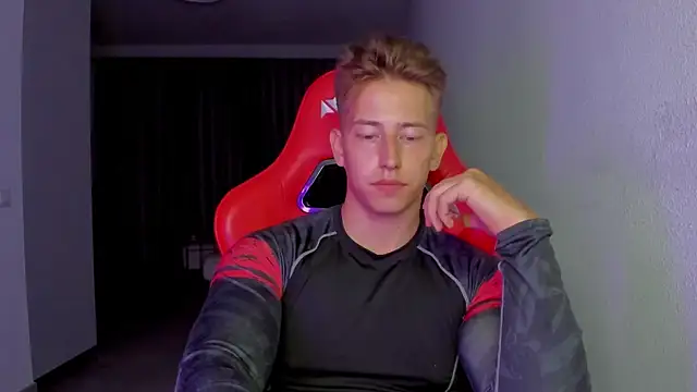 Snapshot of find0m_master chatting on November 12, 2025, 8:41 pm find0m master online show from November 12, 2025, 8:41 pm