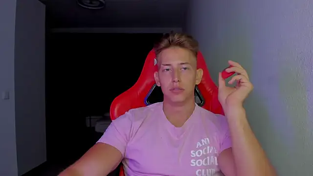 Snapshot of find0m_master chatting on November 14, 2025, 12:20 am find0m master online show from November 14, 2025, 12:20 am