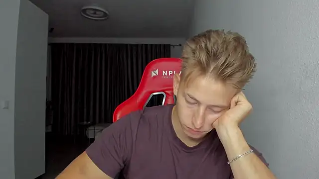 Snapshot of find0m_master chatting on November 24, 2025, 11:37 pm find0m master online show from November 24, 2025, 11:37 pm