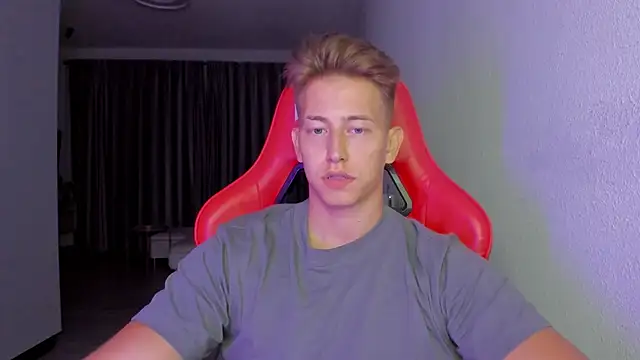 Snapshot of find0m_master chatting on November 27, 2025, 9:39 pm find0m master online show from November 27, 2025, 9:39 pm