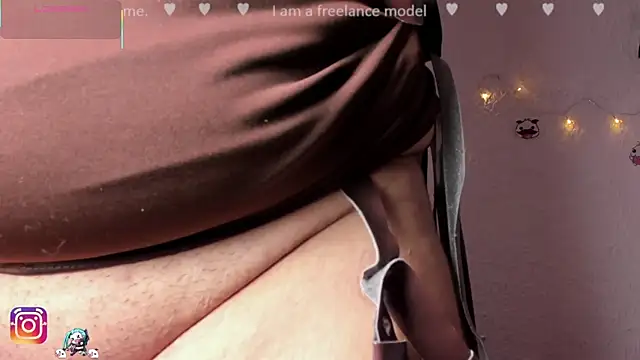 Emilycollei online show from November 12, 2025, 3:34 pm