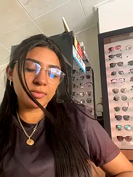 Snapshot of oralin chatting on November 8, 2025, 11:43 am oralin online show from November 8, 2025, 11:43 am