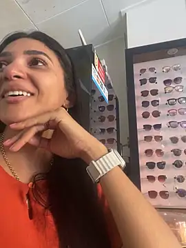 Snapshot of oralin chatting on November 24, 2025, 11:43 am oralin online show from November 24, 2025, 11:43 am