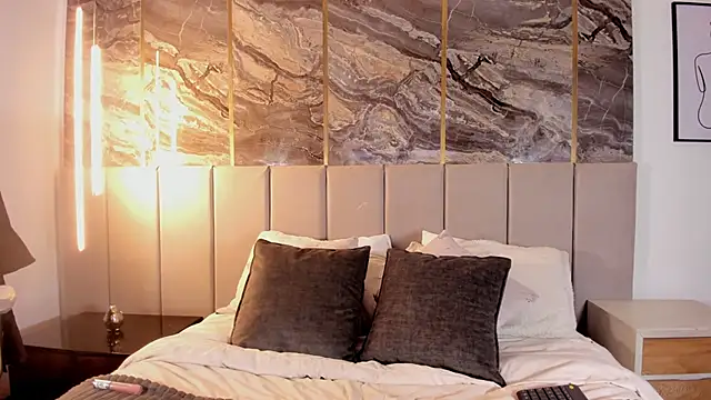 Snapshot of Isabella_LaRue chatting on October 8, 2025, 7:22 pm Isabella LaRue online show from October 8, 2025, 7:22 pm