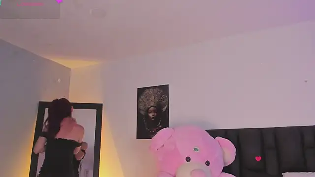 SaradaParker online show from May 7, 2026, 3:17 pm