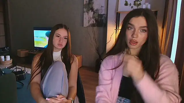 Snapshot of MayaGlow chatting on November 23, 2025, 5:40 am MayaGlow online show from November 23, 2025, 5:40 am