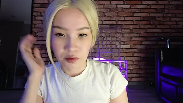 Snapshot of saya_li1 chatting on October 30, 2025, 9:15 pm saya li1 online show from October 30, 2025, 9:15 pm