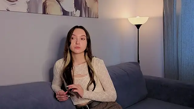 Snapshot of SylviaHamilton chatting on October 10, 2025, 11:31 am SylviaHamilton online show from October 10, 2025, 11:31 am