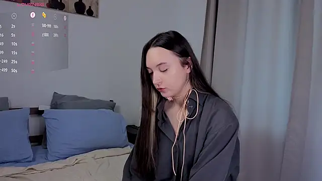 Snapshot of SylviaHamilton chatting on October 16, 2025, 8:15 am SylviaHamilton online show from October 16, 2025, 8:15 am