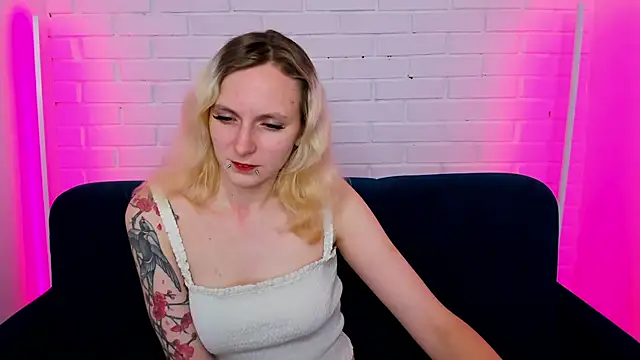 LikiLips online show from November 7, 2025, 1:16 am