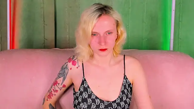 LikiLips online show from May 1, 2026, 8:30 am