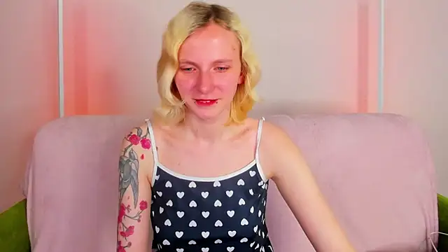 LikiLips online show from May 15, 2026, 10:50 pm