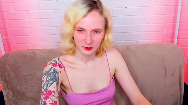LikiLips online show from May 19, 2026, 1:56 am