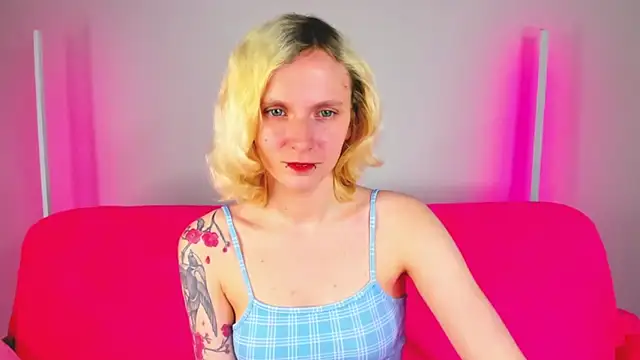 LikiLips online show from May 25, 2026, 1:11 am