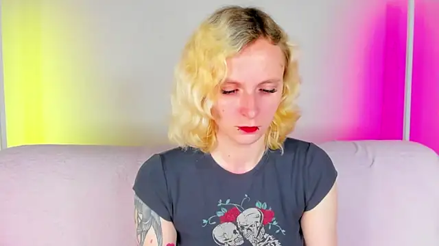 LikiLips online show from June 9, 2026, 1:06 am
