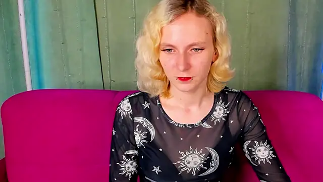 LikiLips online show from June 10, 2026, 1:06 am