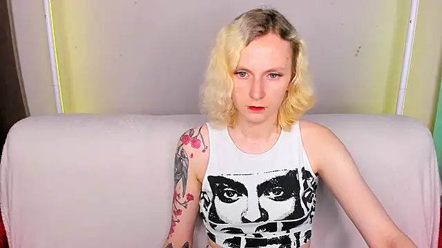 LikiLips online show from June 14, 2026, 1:03 am