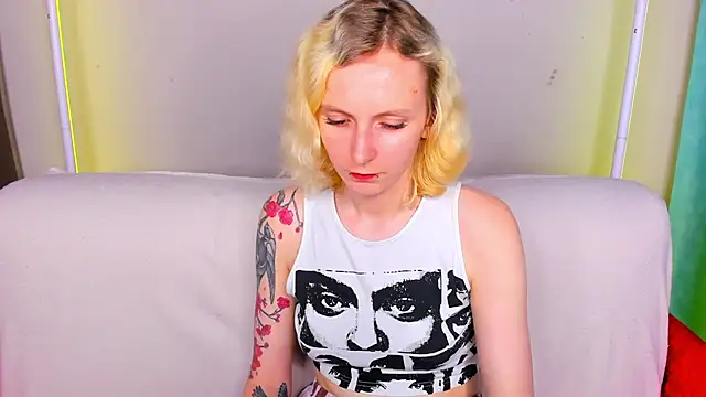 LikiLips online show from June 14, 2026, 2:24 am