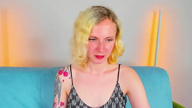 LikiLips online show from June 15, 2026, 2:03 am