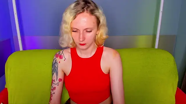 LikiLips online show from June 17, 2026, 1:08 am