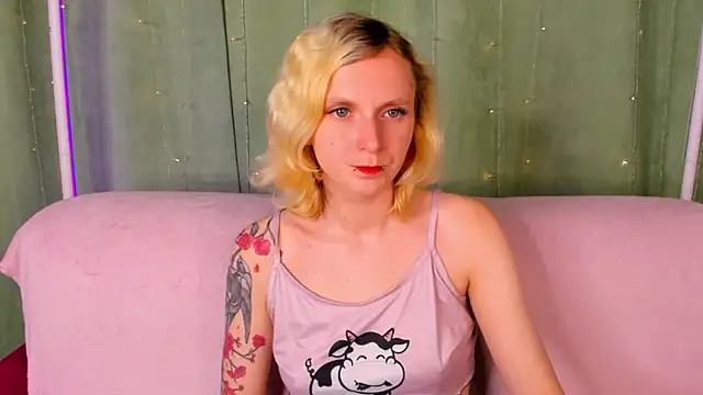 LikiLips online show from June 19, 2026, 1:10 am