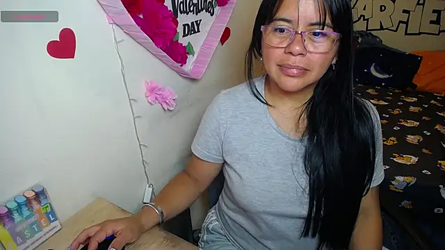 Miss  kendra  online show from May 13, 2026, 11:51 am