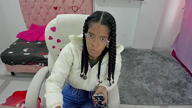 thianahorny online show from February 16, 2026, 1:29 pm