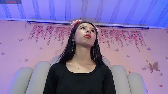 SweetRenata  online show from November 5, 2025, 12:05 pm