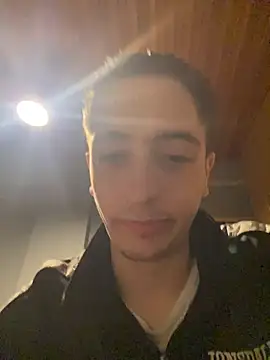 Snapshot of Asimako chatting on December 15, 2025, 6:56 pm Asimako online show from December 15, 2025, 6:56 pm