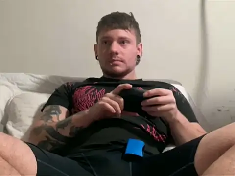 Snapshot of Skol_100802 chatting on October 14, 2025, 11:27 pm Skol 100802 online show from October 14, 2025, 11:27 pm