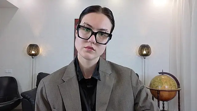 Marie Fitch online show from May 2, 2026, 12:48 am