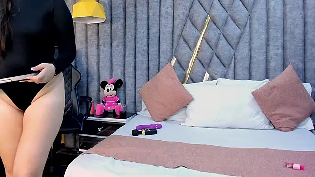 Snapshot of RousseWalker chatting on October 14, 2025, 9:15 pm RousseWalker online show from October 14, 2025, 9:15 pm