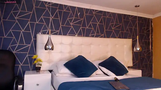 Snapshot of RousseWalker chatting on October 31, 2025, 6:53 pm RousseWalker online show from October 31, 2025, 6:53 pm