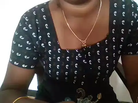 Snapshot of Tamilmallu-duskygirl03 chatting on October 25, 2025, 8:11 am Tamilmallu-duskygirl03 online show from October 25, 2025, 8:11 am